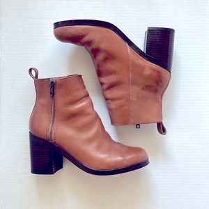 Size 8 GAP high block heel boots